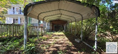 What a SUPER NEATO HOUSE!  Secluded but convenient - right on S