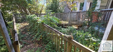 What a SUPER NEATO HOUSE!  Secluded but convenient - right on S