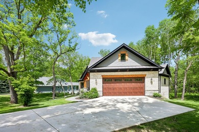 Welcome to this exceptional custom-built home, thoughtfully - photo 17