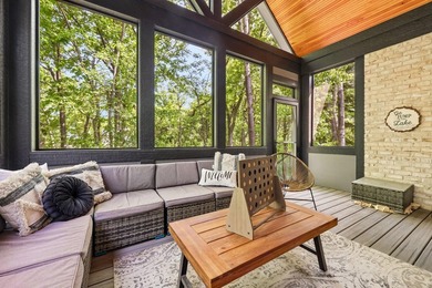 Welcome to this exceptional custom-built home, thoughtfully - photo 25