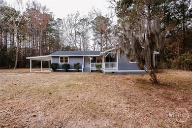This beautifully remodeled 2350 square foot home is move-in - photo 3