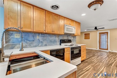 Renovated 4 Bedroom cottage in Rappahannock River Estates! Only - photo 16