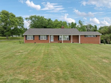 MOTIVATED SELLER, MAKE US AN OFFER! 3 BR/1.5 Bath Home on a - photo 4