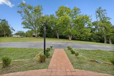 MOTIVATED SELLER, MAKE US AN OFFER! 3 BR/1.5 Bath Home on a - photo 5