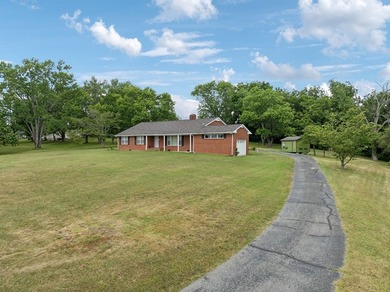 MOTIVATED SELLER, MAKE US AN OFFER! 3 BR/1.5 Bath Home on a - photo 8