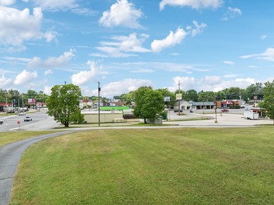 MOTIVATED SELLER, MAKE US AN OFFER! 3 BR/1.5 Bath Home on a - photo 10