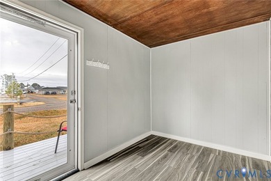 Renovated 4 Bedroom cottage in Rappahannock River Estates! Only - photo 34