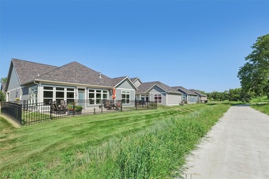 Enjoy effortless main-level living in one of West Des Moines' - photo 4
