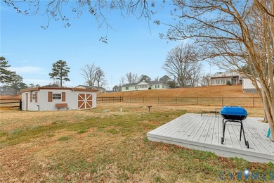 Renovated 4 Bedroom cottage in Rappahannock River Estates! Only - photo 38