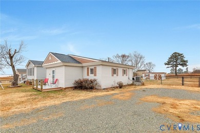 Renovated 4 Bedroom cottage in Rappahannock River Estates! Only - photo 41