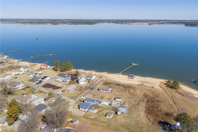 Renovated 4 Bedroom cottage in Rappahannock River Estates! Only - photo 44