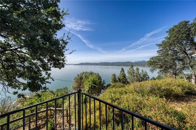 Lake Views, Updated Interiors & Minutes to the Water! Enjoy - photo 1