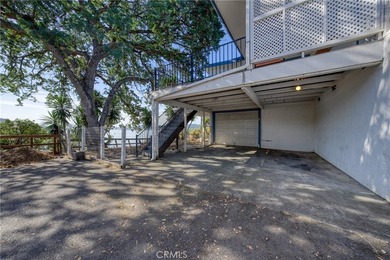 Lake Views, Updated Interiors & Minutes to the Water! Enjoy - photo 4