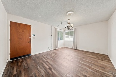 Lake Views, Updated Interiors & Minutes to the Water! Enjoy - photo 8