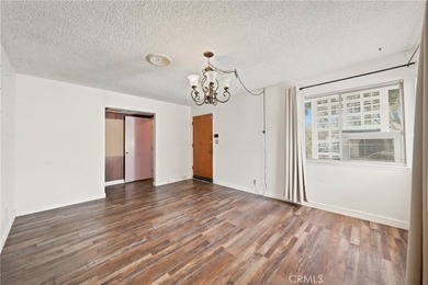 Lake Views, Updated Interiors & Minutes to the Water! Enjoy - photo 10
