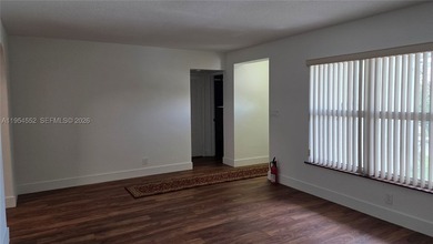 Lovely 4bed 3bth 2car garage home with screened-in pool on quiet - photo 11