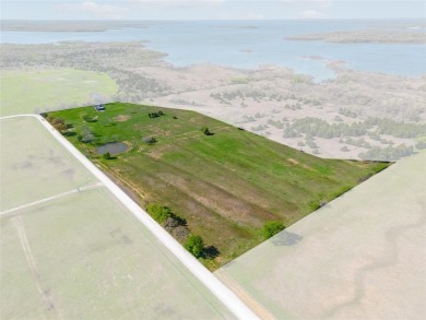 Rare opportunity! Beautiful 10 acres of land abutting beautiful - Lake Acreage For Sale in Tioga, Texas