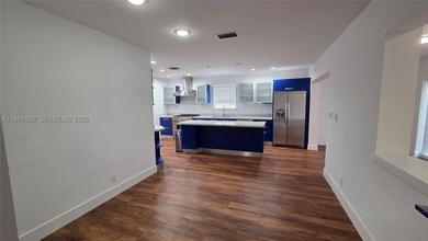 Lovely 4bed 3bth 2car garage home with screened-in pool on quiet - photo 13
