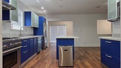 Lovely 4bed 3bth 2car garage home with screened-in pool on quiet - photo 14