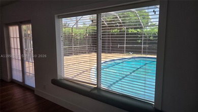 Lovely 4bed 3bth 2car garage home with screened-in pool on quiet - photo 18