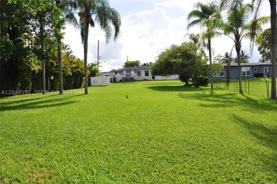 Nestled on a spacious corner lot, this charming 4 bedroom/2 - photo 26