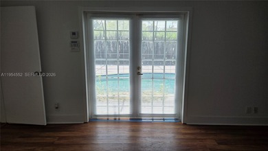 Lovely 4bed 3bth 2car garage home with screened-in pool on quiet - photo 27