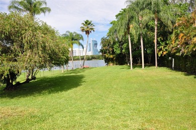 Nestled on a spacious corner lot, this charming 4 bedroom/2 - photo 27