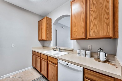 Move in ready, GROUND FLOOR condo in the heart of Jacksonville - photo 8