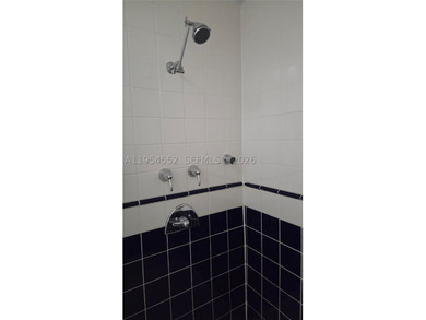Lovely 4bed 3bth 2car garage home with screened-in pool on quiet - photo 29