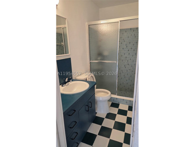 Lovely 4bed 3bth 2car garage home with screened-in pool on quiet - photo 34