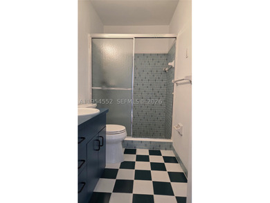 Lovely 4bed 3bth 2car garage home with screened-in pool on quiet - photo 35