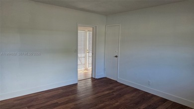 Lovely 4bed 3bth 2car garage home with screened-in pool on quiet - photo 37