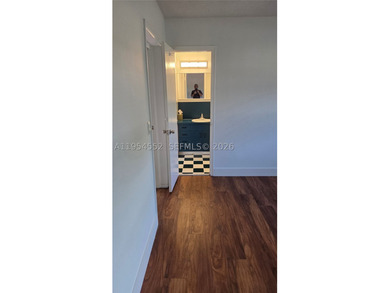Lovely 4bed 3bth 2car garage home with screened-in pool on quiet - photo 38