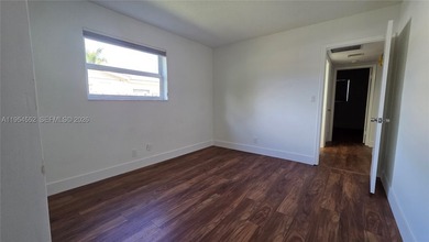 Lovely 4bed 3bth 2car garage home with screened-in pool on quiet - photo 39