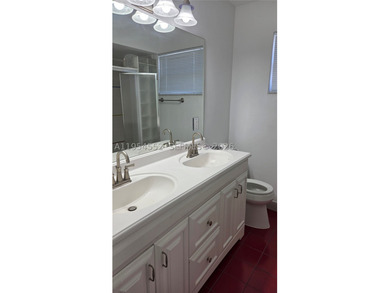 Lovely 4bed 3bth 2car garage home with screened-in pool on quiet - photo 42