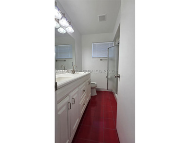 Lovely 4bed 3bth 2car garage home with screened-in pool on quiet - photo 47