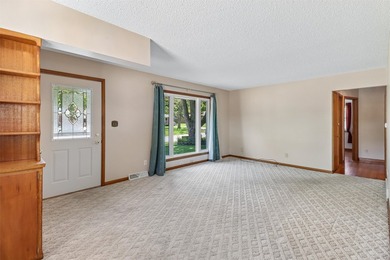 Welcome to this all-brick ranch home! The bright sunny living - photo 4