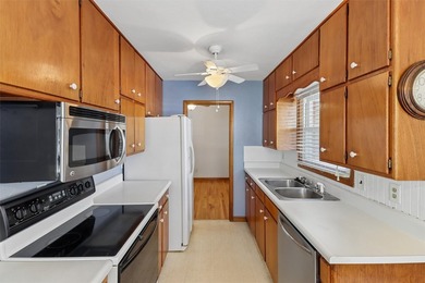 Welcome to this all-brick ranch home! The bright sunny living - photo 6