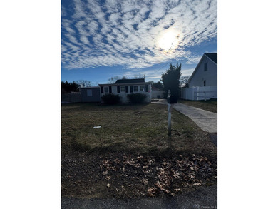 Investor special! 4-bedroom, 2-bath property situated on a - photo 2