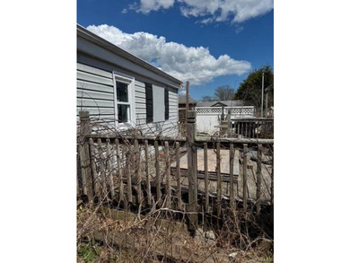 Investor special! 4-bedroom, 2-bath property situated on a - photo 8