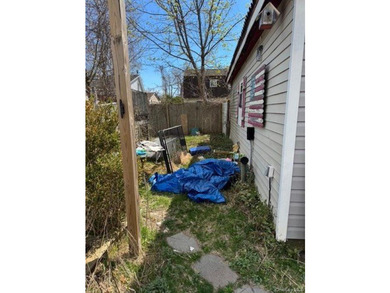 Investor special! 4-bedroom, 2-bath property situated on a - photo 9