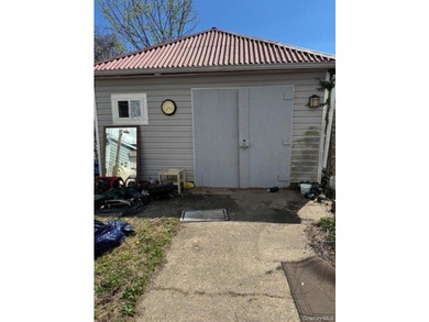 Investor special! 4-bedroom, 2-bath property situated on a - photo 10
