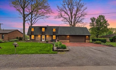 Welcome to Blue Heron Cove! This prestigious, tree-lined street - photo 2