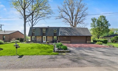Welcome to Blue Heron Cove! This prestigious, tree-lined street - photo 3