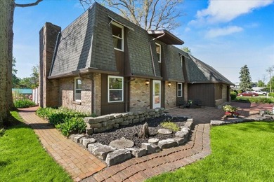 Welcome to Blue Heron Cove! This prestigious, tree-lined street - photo 6
