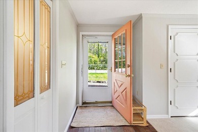 Welcome to Blue Heron Cove! This prestigious, tree-lined street - photo 8