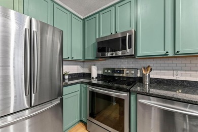 Rare North Loop townhome-style condo with private entry and - photo 11