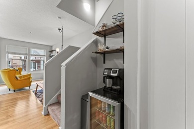 Rare North Loop townhome-style condo with private entry and - photo 12