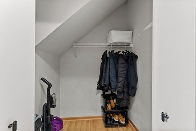 Rare North Loop townhome-style condo with private entry and - photo 14