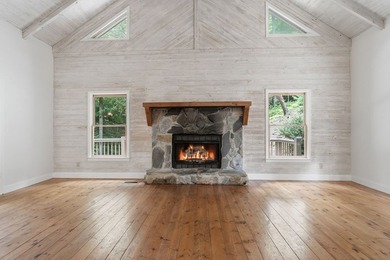 Welcome to your mountain retreat in the highly sought-after - photo 18